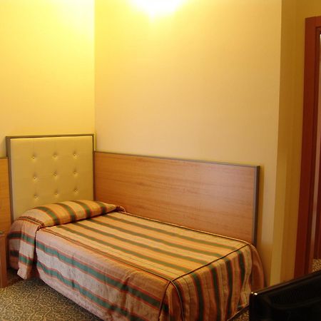 Hotel Kristall Corsico Esterno foto