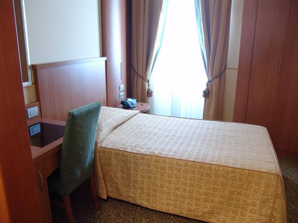 Hotel Kristall Corsico Esterno foto