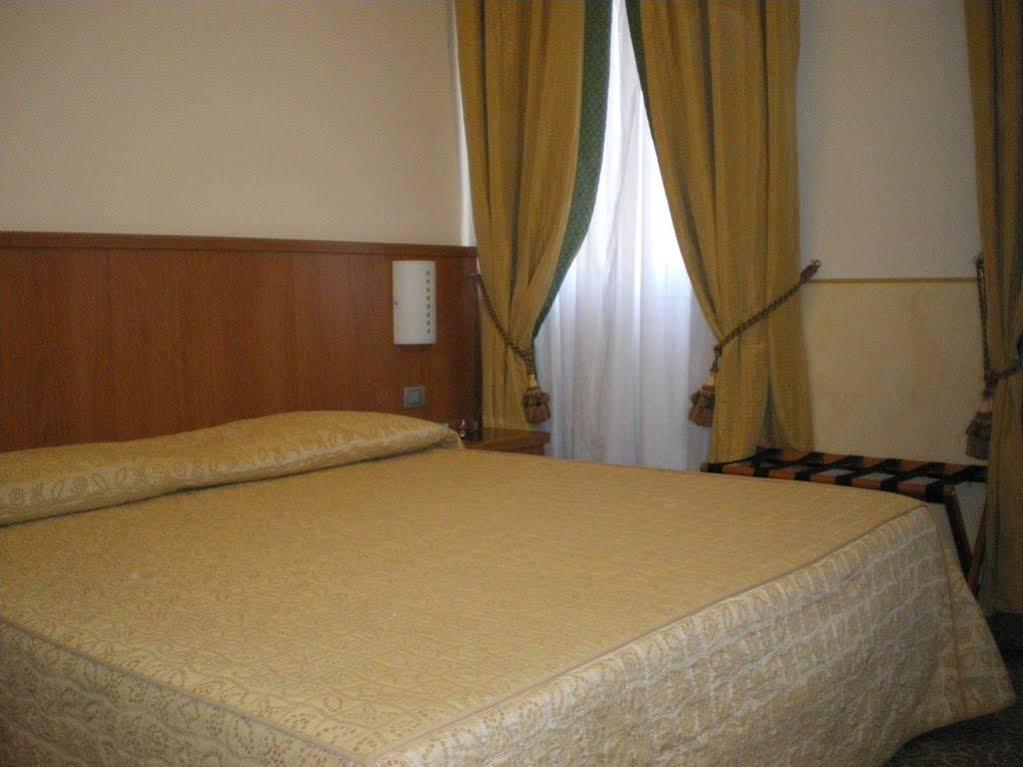 Hotel Kristall Corsico Esterno foto