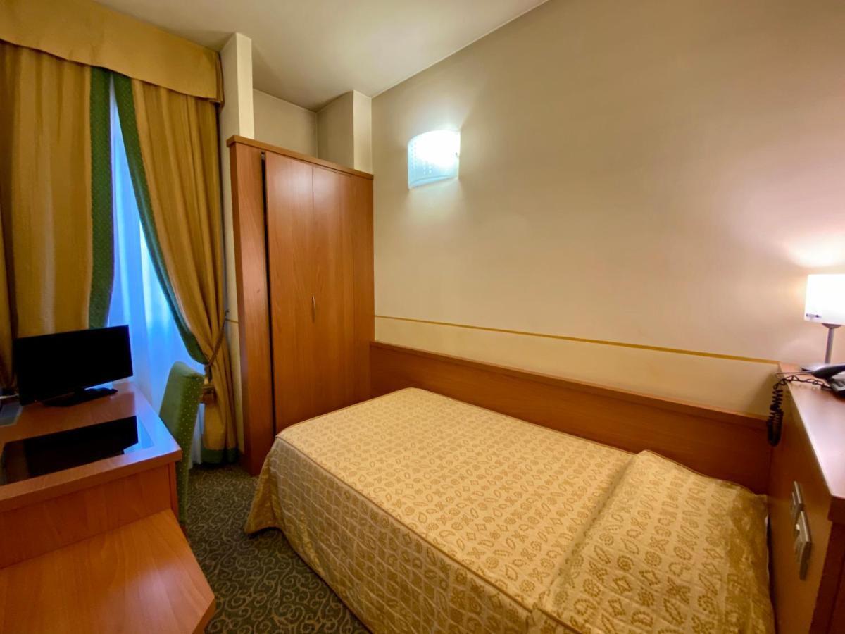 Hotel Kristall Corsico Esterno foto