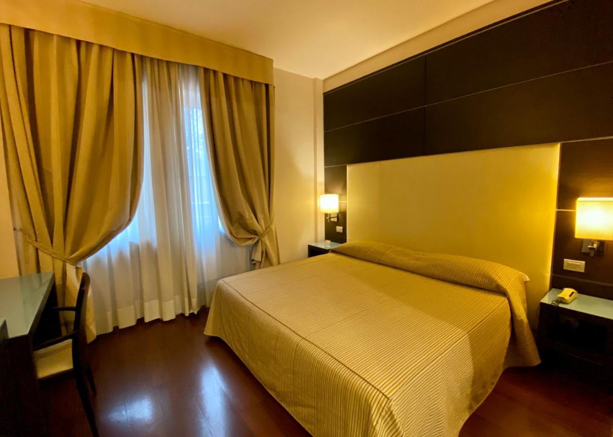 Hotel Kristall Corsico Esterno foto