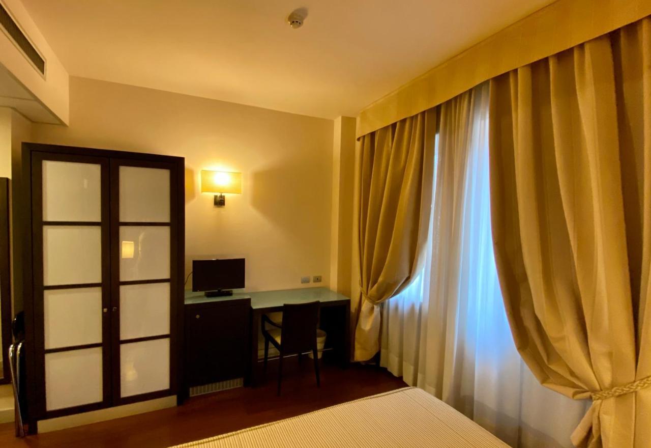 Hotel Kristall Corsico Esterno foto