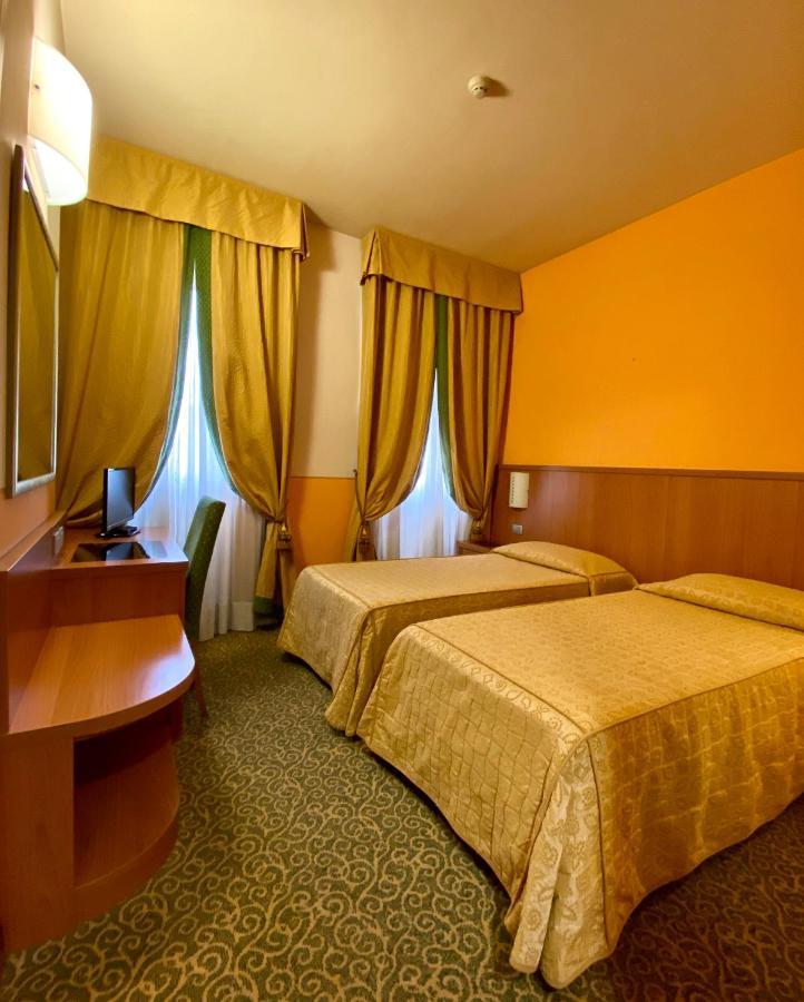 Hotel Kristall Corsico Esterno foto