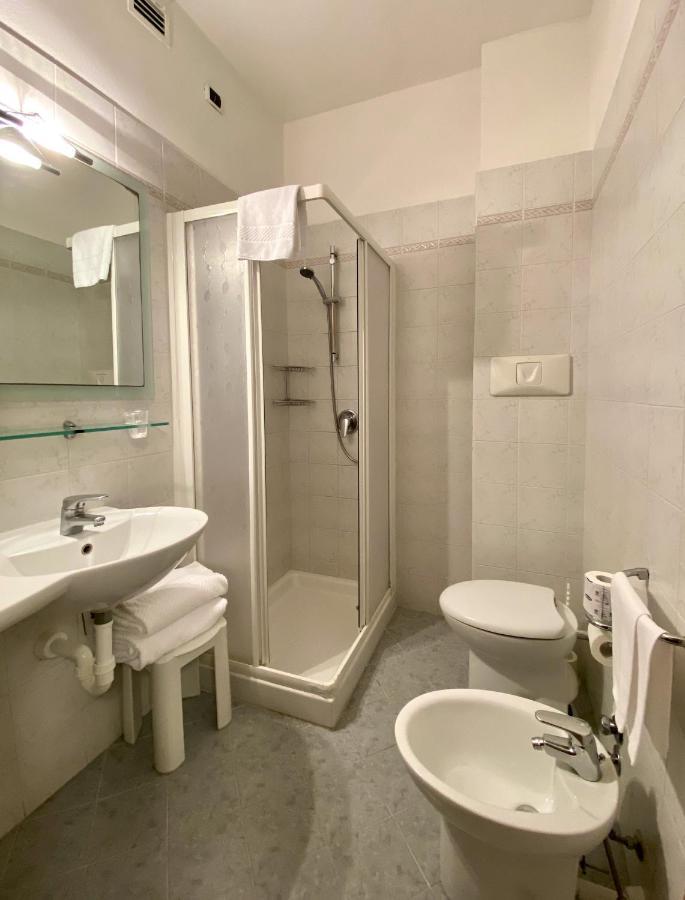 Hotel Kristall Corsico Esterno foto