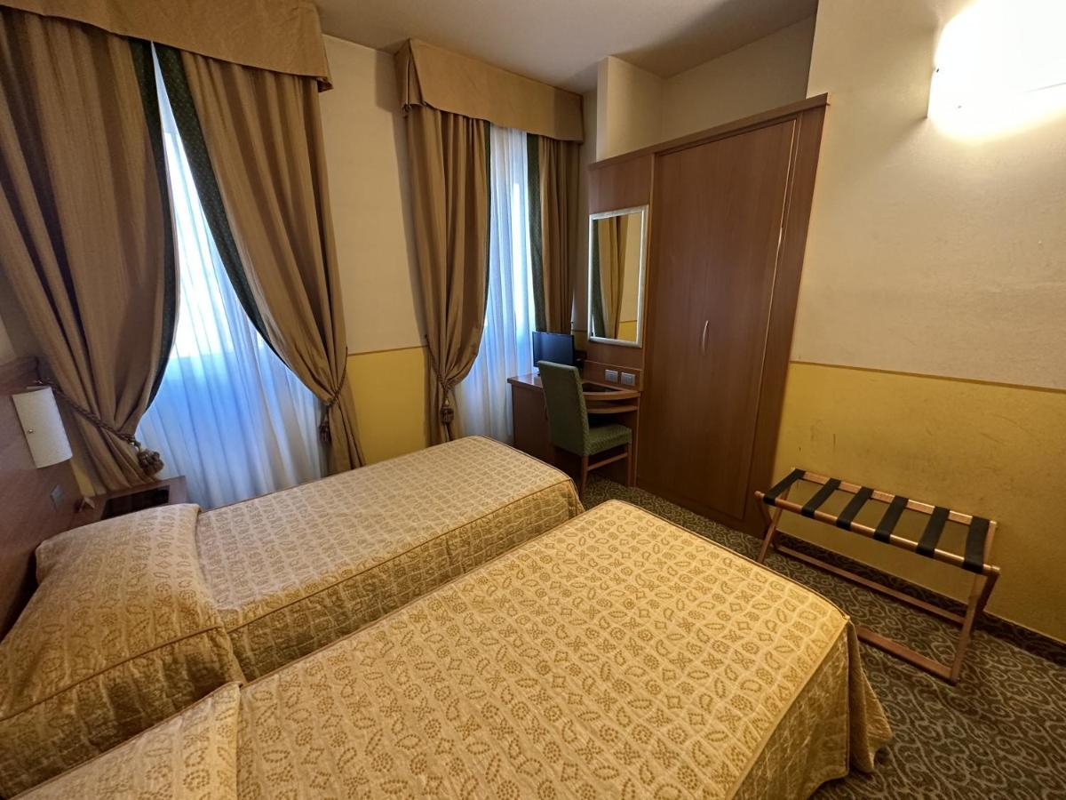 Hotel Kristall Corsico Esterno foto
