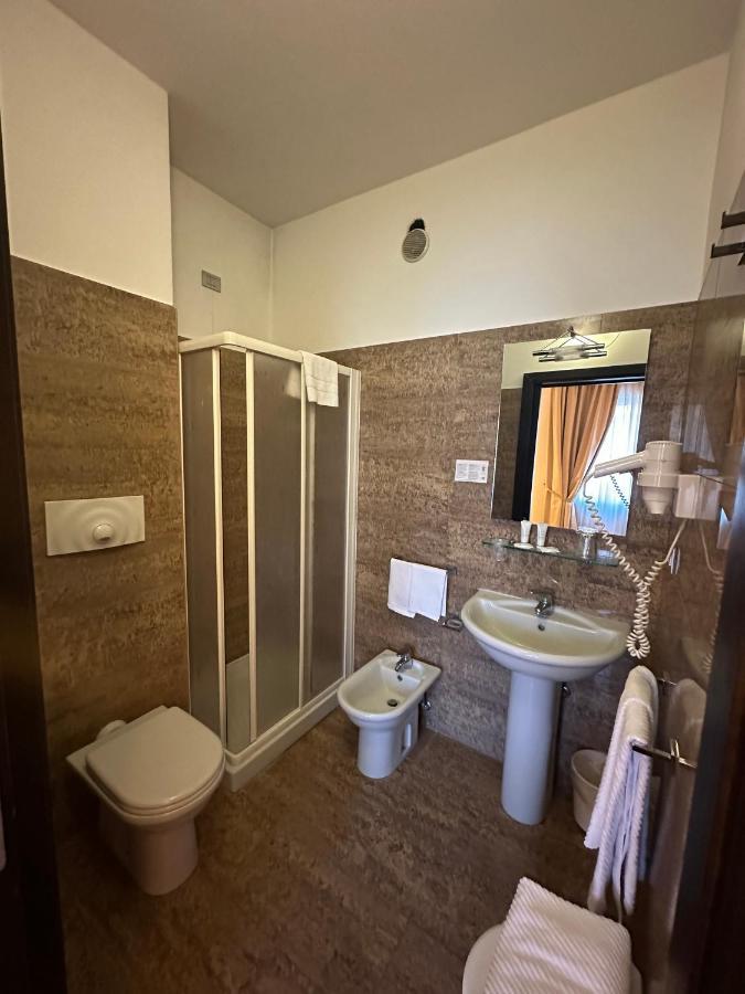 Hotel Kristall Corsico Esterno foto